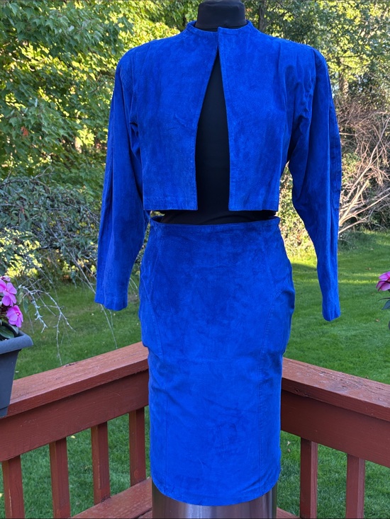 Tannery West Dresses & Skirts - Beautiful vintage blue tannery West genuine suede pencil skirt suit.